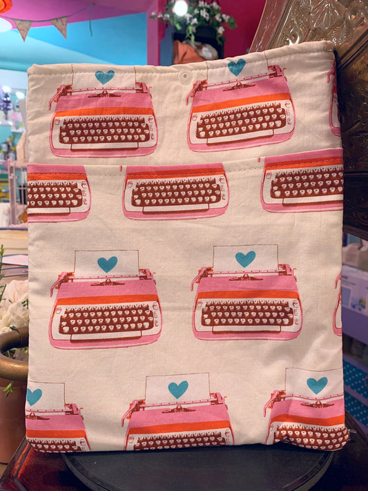 Book Cover Taglia L Typewriters Buttercream